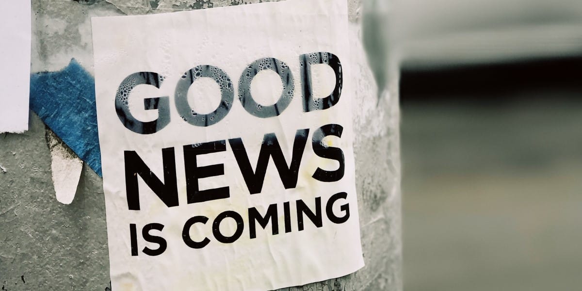 trailer-episode-telephone-poll-sign